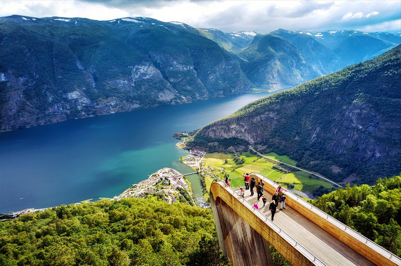Bergen fjord tour to the Stegastein viewpoint above the Aurlandsfjord